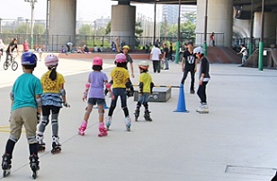 アグレッシブ　インラインスケートスクール　新横浜公園